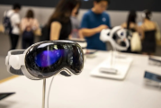 头显与AR眼镜的未来：技术革新与应用场景全解析